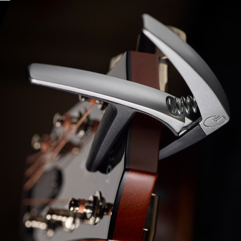 03-Nv-store-on-your-guitar