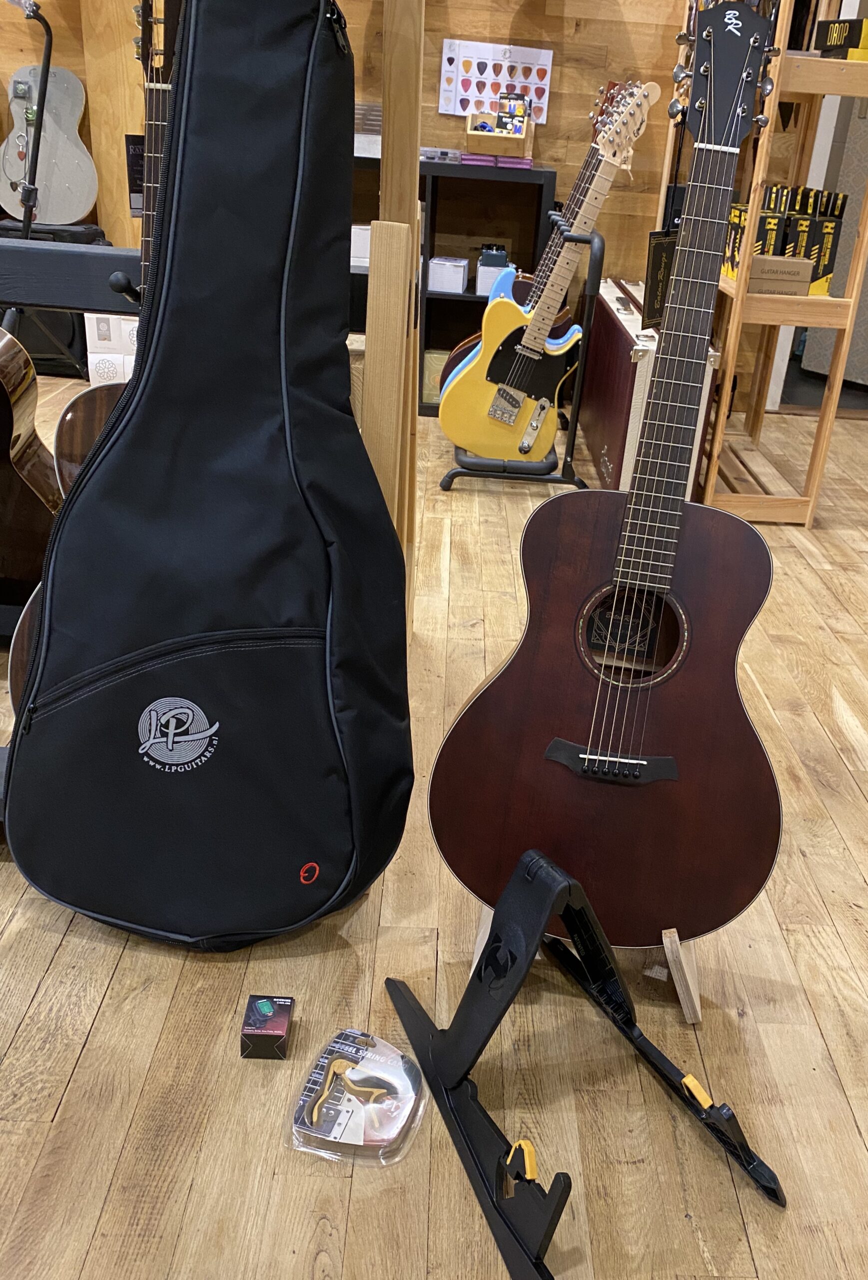 Baton Rouge X11LS/F-SCR guitar starterpack