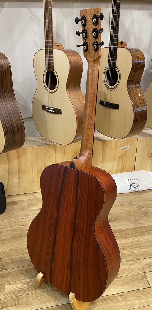 Tyrone Padauk Gold OM (2)