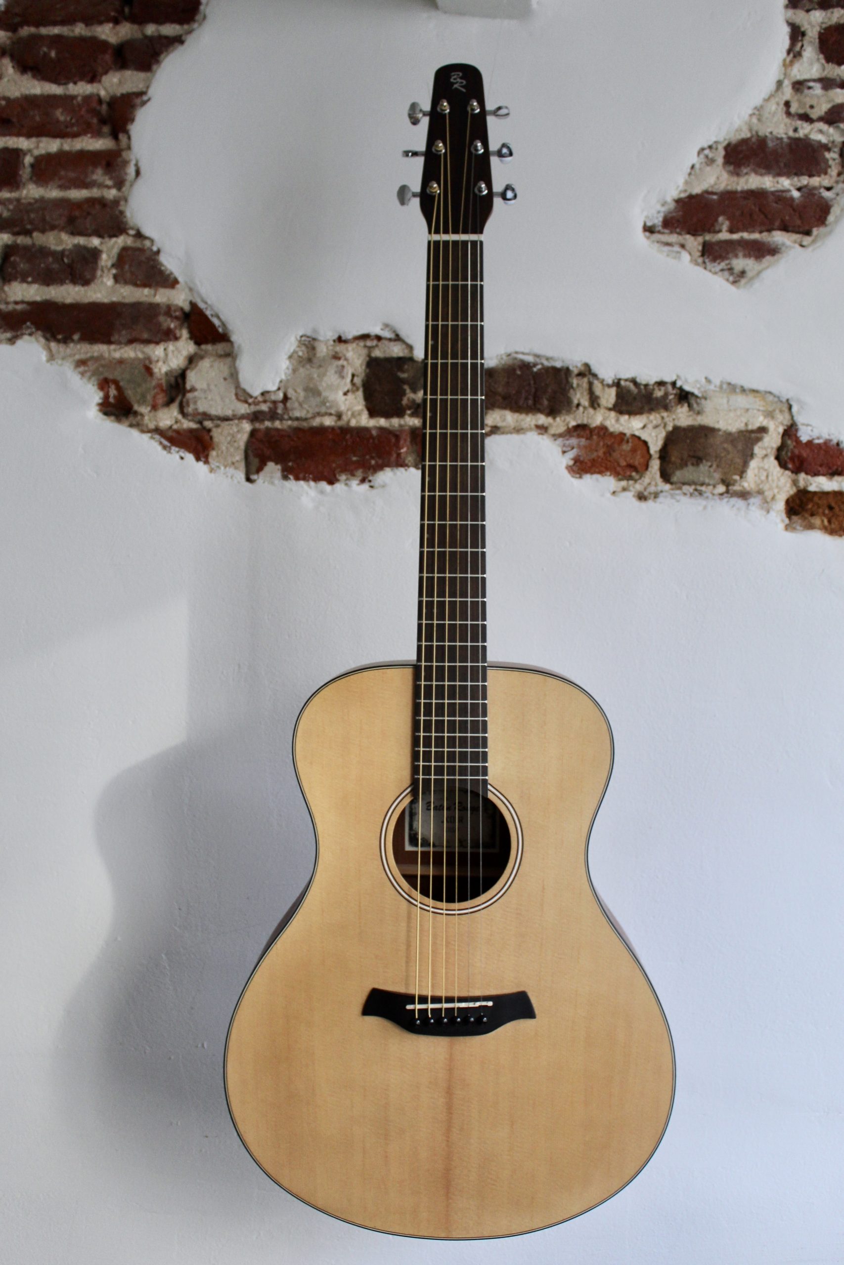 Baton Rouge L1LS/F steelstring guitar